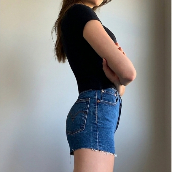 Levi's Ribcage Denim Shorts High Rise Buttonfly Distressed Size 25​​​​​​​​​​​​​ - Picture 3 of 14